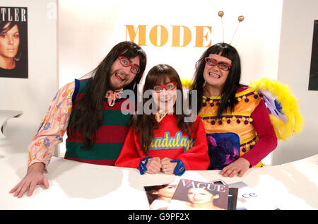 (From left to right) Justin Lee Collins, Ashley Jensen and Alan Carr (all as Ugly Betty) filming a sketch for the Friday Night Project (TX: Friday, 16th February, 2007 @ 2200, Channel 4) at London Studios in south London. Stock Photo