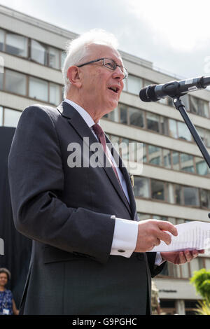 London, UK. 30 June 2016. Sir Hugh Taylor, Chairman, Guy's and St Thomas' NHS Foundation Trust. Official unveiling of the Mary Seacole Memorial Statue, the first statue to a named black woman, takes place in the Gardens of St Thomas' Hospital. The statue was created by Martin Jennings. Stock Photo