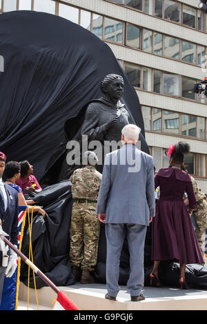 London, UK. 30 June 2016. Official unveiling of the Mary Seacole Memorial Statue, the first statue to a named black woman, takes place in the Gardens of St Thomas' Hospital. The statue was created by Martin Jennings. Stock Photo