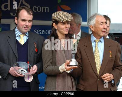 Horse Racing - Cheltenham Festival - Day Two - Cheltenham Racecourse Stock Photo