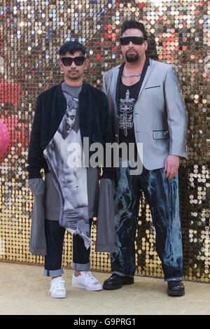 Vin and OMI. World premiere of Absolutely Fabulous - the Movie in London's Leicester Square. Stock Photo
