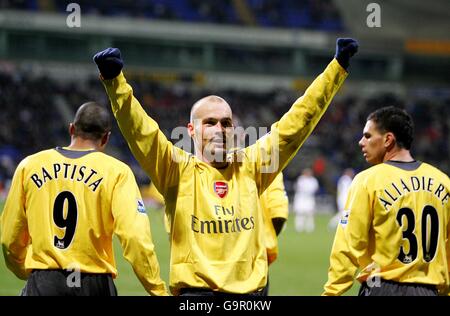 Soccer - FA Cup - Fourth Round Replay - Bolton Wanderers v Arsenal - The Reebok Stadium. Arsenal's Fredrik Ljungberg celebrates scoring his sides second goal of the game during extra time Stock Photo