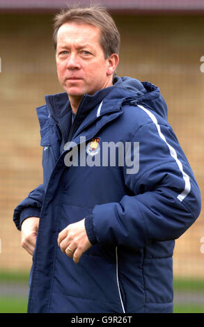 Soccer - West Ham Training. West Ham manager Alan Curbishley during a training session at Chadwell Heath, Essex. Stock Photo