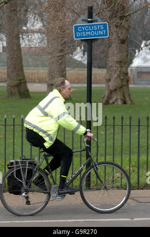 Generic transport pics. Cycling in west London. Stock Photo