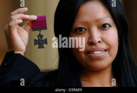 Investitures at Palace. War widow and Royal Artillery clerk, Lorena Budd. Stock Photo