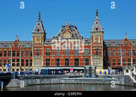 Amsterdam Central Railway Station in Amsterdam, Holland Stock Photo