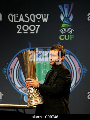 Seville player Enzo Maresca hands over the UEFA cup during the UEFA Cup Handover Ceremony at the historic Old Fruitmarket, City Halls, Glasgow. Stock Photo