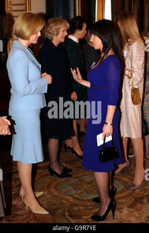 Jackie Gold (r) meets Countess of Wessex at the Women in Business Reception hosted by Queen Elizabeth II at Buckingham Palace Stock Photo