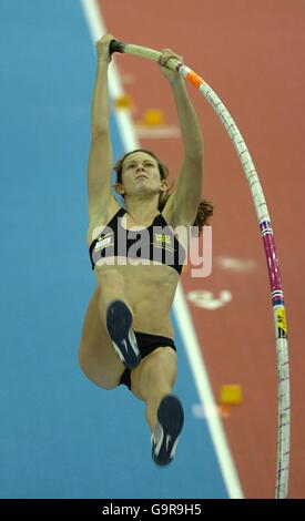 Athletics - IAAF Norwich Union Indoor Grand Prix - National Indoor Arena. Brazil's Fabiana Murer in action during the women's pole vault event Stock Photo