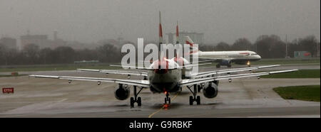 Generic transport pics. Aircraft queue in the train for a take-off slot at London's Heathrow Airport. Stock Photo