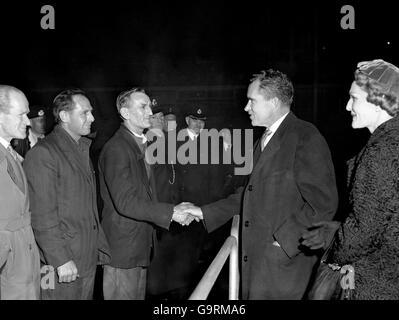 After a round of formal ceremonies American Vice-President Richard Nixon has an impromptu meeting with the British working man. Here, a final handshake from one of the airport workers to whom he spoke to before he left London Airport. Stock Photo