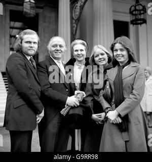 Actor, producer and director Sir Richard Attenborough with his wife and family at Buckingham Palace today after he was knighted by the Queen at an investiture. Stock Photo