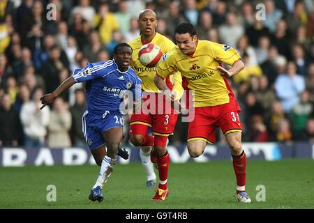 Chelsea's Shaun Wright-Phillips (left) and Watford's Douglas Rinaldi (right) race for the ball. Stock Photo