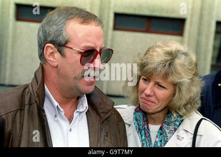 Colin and Wendy Parry break down outside Warrington General Hospital as they talk to reporters about their son Tim who was injured in the bomb blast Stock Photo