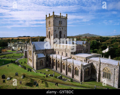 A general view of the exterior of St David's Cathedral, Pembrokeshire, looking NW with Bishop's Palace rear (L) the peak of Carn Llidi rear (R). Stock Photo