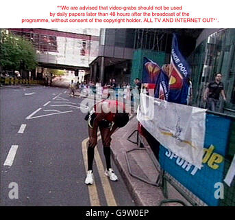 We are advised that video-grabs should not be used by daily papers later than 48 hours after the broadcast of the programme, without consent of the copyright holder. ALL TV AND INTERNET OUT. Video grab taken from BBC showing Ethiopian athlete Haile Gebrselassie as he pulls out of the London Flora Marathon 2007, London. Stock Photo