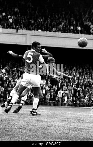 Soccer - Friendly - Arsenal v Rangers. Rangers' Alex Ferguson (r) beats Arsenal's Terry Neill (l) and goalkeeper Jim Furnell (l, hidden) to the ball Stock Photo