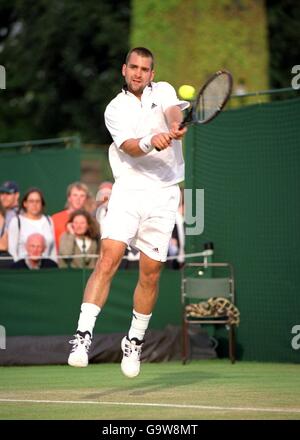 Tennis - Wimbledon 2001 - Second Round Stock Photo