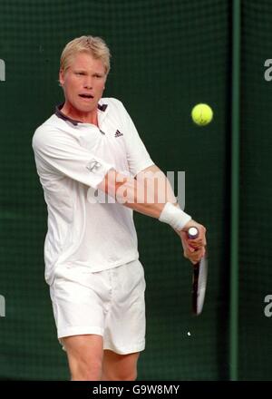 Tennis - Wimbledon 2001 - Second Round. Kristian Pless Stock Photo