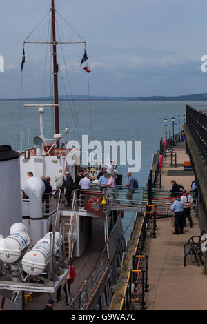 MV Balmoral Embarking Passengers at Southend-on-Sea Pier Stock Photo