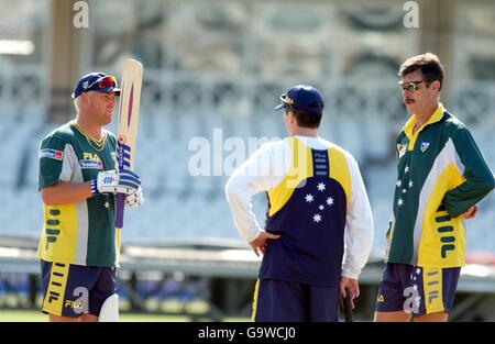 Cricket - The Ashes - Third npower Test - England v Australia - Nets. l-r; Australia's Shane Warne, Steve Waugh and coach John Buchanan Stock Photo