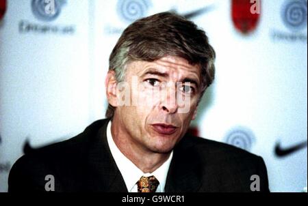 Soccer - Arsenal Press Conference - Richard Wright Signing. Arsene Wenger, Arsenal Manager Stock Photo