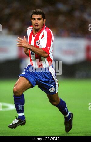 Soccer - Kirin Cup 2001 - Japan v Paraguay. Nestor Isasi, Paraguay Stock Photo