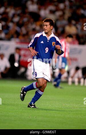 Soccer - Kirin Cup 2001 - Japan v Paraguay. Atsushi Yanagisawa, Japan Stock Photo
