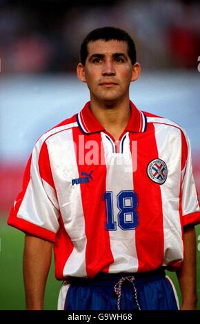 Soccer - Kirin Cup 2001 - Paraguay v Yugoslavia. Edgar Robles, Paraguay Stock Photo