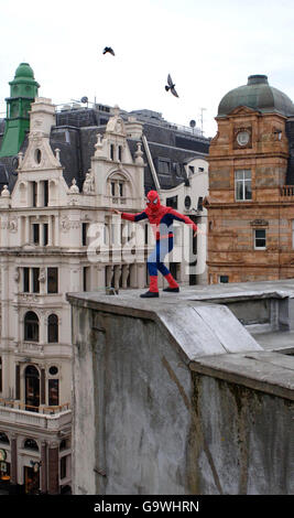 Stuntman Steen Young, dressed as Spiderman, looks down from the roof of Burger King in Leicester Square in central London, prior to tonight's Spiderman 3 premiere. Stock Photo