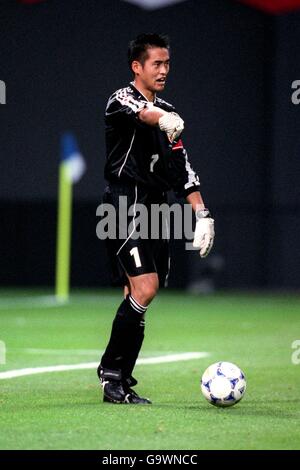 Soccer - Kirin Cup 2001 - Japan v Paraguay. Yoshikatsu Kawaguchi, Japan goalkeeper Stock Photo