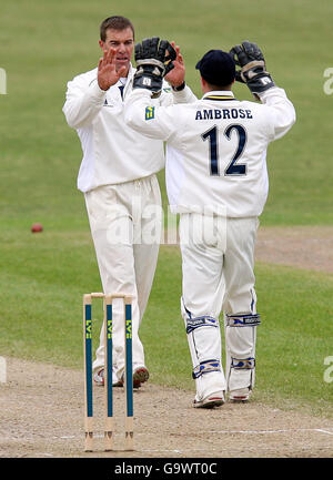 Cricket - Liverpool Victoria County Championship - Division One - Day Three - Worcestershire Royals v Warwickshire Bears - Ne... Stock Photo