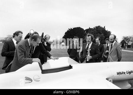 Air Race Championship - Windsor. The Duke of Edinburgh inspects the aircraft in the grounds of Windsor castle Stock Photo