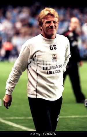 Soccer - Nationwide League Division One - Coventry City v Nottingham Forest. Coventry City manager Gordon Strachan walks off, disappointed with his team's performance Stock Photo