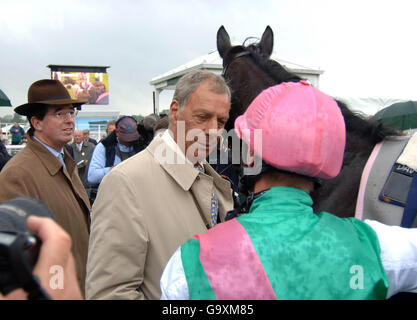 Trainer Henry Cecil with Passage of Time and Richard Hughes (right) after their win in the Tattersalls Musidora Stake at York Racecouse. Stock Photo