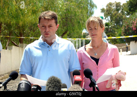 Gerry McCann, father of missing girl Madeleine McCann speaks to the press with his wife Kate in, Portugal. Stock Photo
