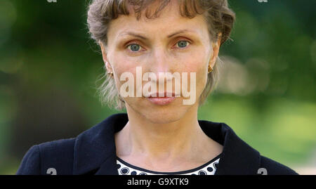 POLICE Russia 17. Marina Litvinenko, the widow of murdered Russian security officer Alexander Litvinenko, in Hyde Park, London. Stock Photo