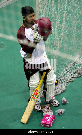 Cricket - West Indies Press Conference and Training - Taunton. West Indies captain Ramnaresh Sarwan during an indoor net session at the County Ground, Taunton. Stock Photo