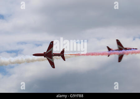 RNAS Yeovilton, Somerset, UK. 2nd July, 2016. Red Arrows Syncro Pair pass close and fast Credit:  David Billinge/Alamy Live News Stock Photo