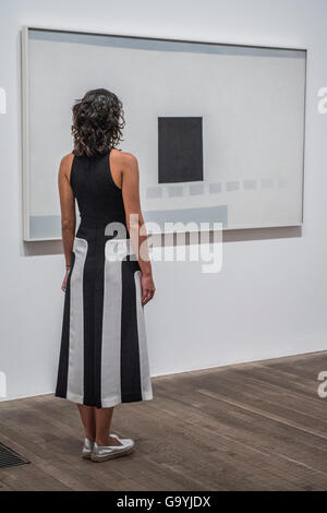 Tate Modern, London, UK. 04th July, 2016. GMy Last Door 1952-4 - eorgia O’Keeffe a new exhibition at the Tate Modern, London. It runs from 6 July until 30 October 2016. Credit:  Guy Bell/Alamy Live News Stock Photo