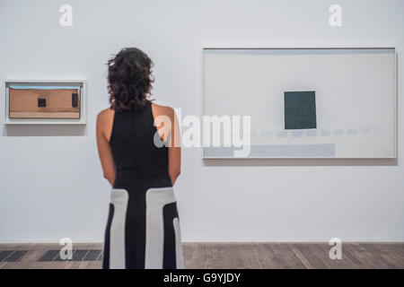 Tate Modern, London, UK. 04th July, 2016. GMy Last Door 1952-4 - eorgia O’Keeffe a new exhibition at the Tate Modern, London. It runs from 6 July until 30 October 2016. Credit:  Guy Bell/Alamy Live News Stock Photo