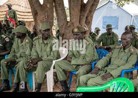 SPLA-IO soldiers sitting in a base on the outskirts of the capital Juba, South Sudan, 22 June 2016. A peace agreement plans the integration of the former rebels into the armed forces (SPLA). There is deep mistrust on both sides. PHOTO: ANNA MAYUNI KERBER/DPA Stock Photo