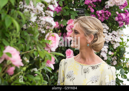 London, UK. 4 July 2016. Actress Emilia Fox. Press day at the RHS Hampton Court Flower Show. The show is open to the public from 5 to 10 July 2016. Credit:  Vibrant Pictures/Alamy Live News Stock Photo