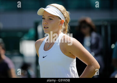 Wimbledon, London, Uk. 4th July 2016. Katie Swan Great Britain Girls Singles The Wimbledon Championships 2016 The All England Tennis Club, Wimbledon, London, England 04 July 2016 The All England Tennis Club, Wimbledon, London, England 2016 © Allstar Picture Library/Alamy Live News © Allstar Picture Library/Alamy Live News Credit:  Allstar Picture Library/Alamy Live News Stock Photo