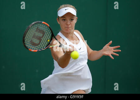 Wimbledon, London, Uk. 4th July 2016. Katie Swan Great Britain Girls Singles The Wimbledon Championships 2016 The All England Tennis Club, Wimbledon, London, England 04 July 2016 The All England Tennis Club, Wimbledon, London, England 2016 © Allstar Picture Library/Alamy Live News © Allstar Picture Library/Alamy Live News Credit:  Allstar Picture Library/Alamy Live News Stock Photo