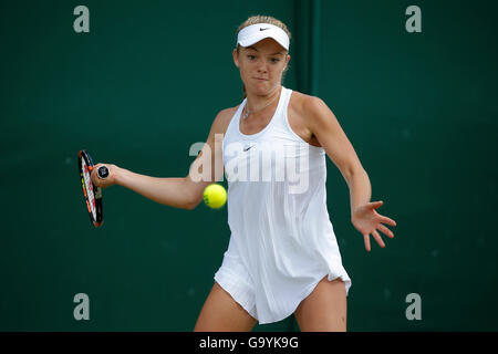 Wimbledon, London, Uk. 4th July 2016. Katie Swan Great Britain Girls Singles The Wimbledon Championships 2016 The All England Tennis Club, Wimbledon, London, England 04 July 2016 The All England Tennis Club, Wimbledon, London, England 2016 © Allstar Picture Library/Alamy Live News © Allstar Picture Library/Alamy Live News Credit:  Allstar Picture Library/Alamy Live News Stock Photo