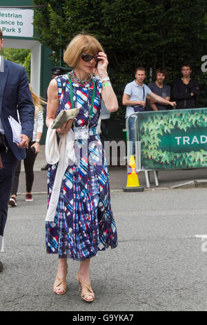 Wimbledon London,UK. 4th July 2016. Anna Wintour fashion editor of Vogue magazine arrives on the second monday and Day 8  of the  2016 Wimbledon Championships Credit:  amer ghazzal/Alamy Live News Stock Photo