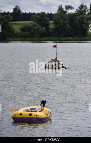 Nove Veseli, Vysocina Region. 4th July, 2016. Czech President Milos Zeman enjoys a inflatable boat ride around pond in Nove Veseli, Vysocina Region, Czech Republic, July 4, 2016. © Lubos Pavlicek/CTK Photo/Alamy Live News Stock Photo