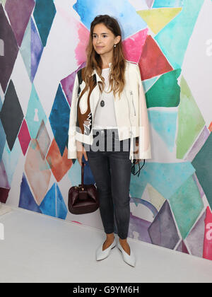 Paris, France. 4th July, 2016. A celebrity attends the presentation of Schiaparelli fall/winter 2016/2017 collection during the Paris Haute Couture fashion week, in Paris, France, 4 July 2016. Paris Haute Couture fashion shows run until July 06, 2016. Photo: Hendrik Ballhausen/dpa/Alamy Live News Stock Photo