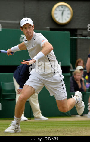 London, UK. 4th July, 2016. AELTC Tennis Championships at Wimbledon London UK  Mens 4th round Nick Kyrgious AUS v Andy Murray GBR Murray during match which he won in straight sets Credit:  Leo Mason/Alamy Live News Stock Photo